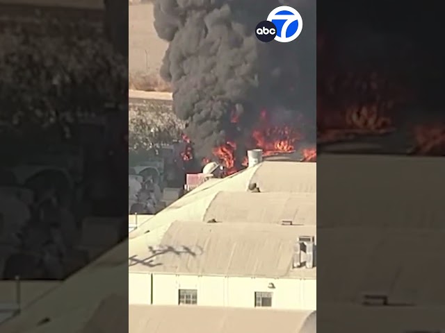 ⁣Fire in North Hollywood sends smoke billowing into the air