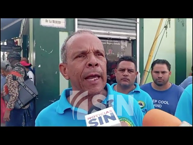 ⁣Transportistas de Santiago exigen participación en transporte escolar