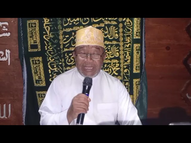 L'importance de la prière en groupe avec Oustath ISMAËL HAMIDOU KASSIM à la grande mosquée de M