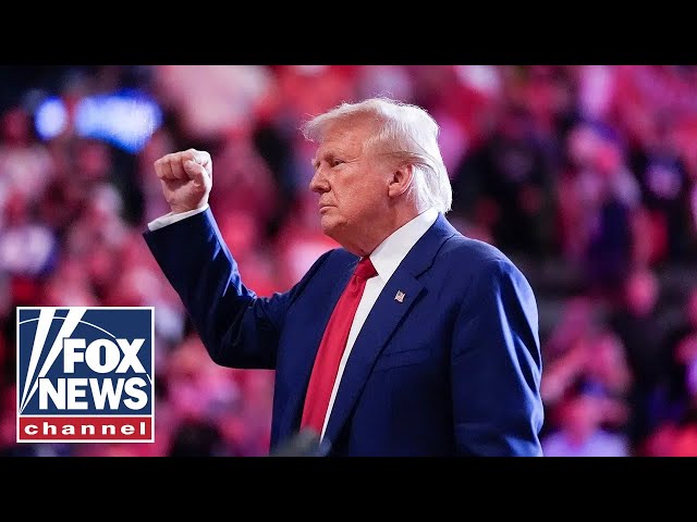 ⁣Steelers fans chant 'USA!' to Trump