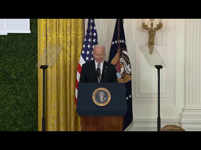 ⁣Live: Walls Annenberg and others being honored at White House