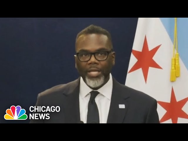 ⁣Mayor announces CHANGES to migrant crisis plan in Chicago (FULL PRESS CONFERENCE)