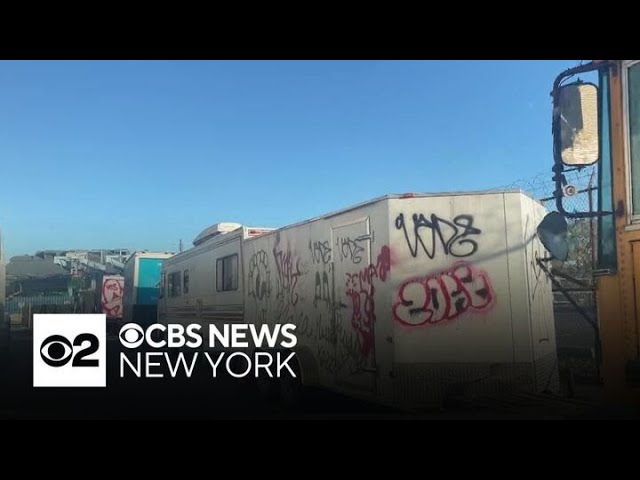 ⁣Neighbors angry over dozens of illegal RVs and campers parked in Brooklyn community