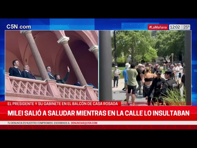 ⁣MILEI NO LA VE: EL PRESIDENTE SALUDABA MIENTRAS LO ESTABAN INSULTANDO