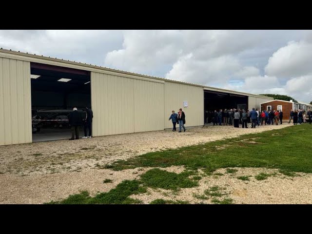 ⁣Inauguration d’un nouveau bâtiment à l'aérodrome d'Ecriennes-Vauclerc