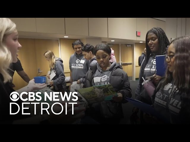 ⁣Michigan students apply, get accepted into college on the spot through scholarship program