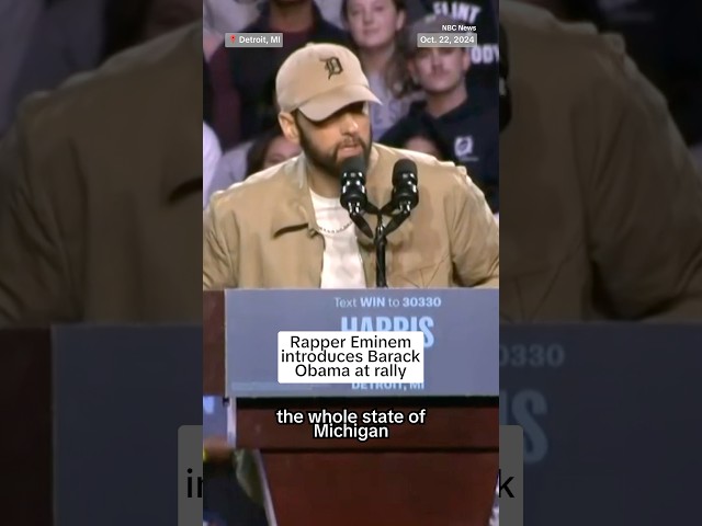 ⁣Rapper Eminem introduces Barack Obama at rally