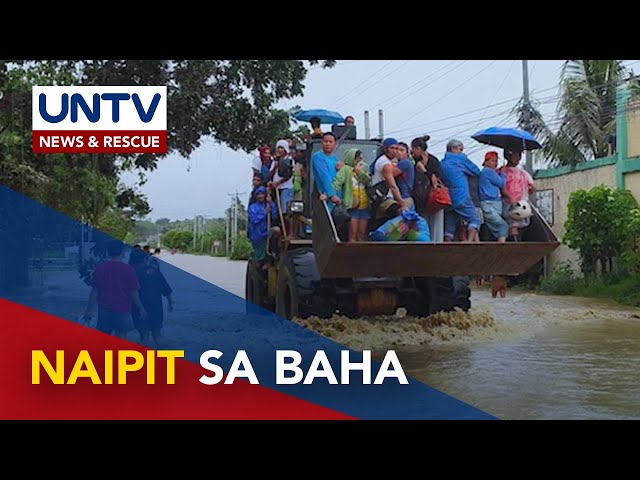 ⁣Ilang residente sa Catanuan, Quezon, isinakay sa payloader para makatawid sa baha