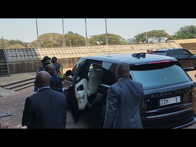 ⁣President Mnangagwa arrives at ZANU PF headquarters for central committee meeting