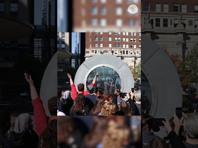 ⁣Video portal unveiled in downtown Philadelphia #Shorts