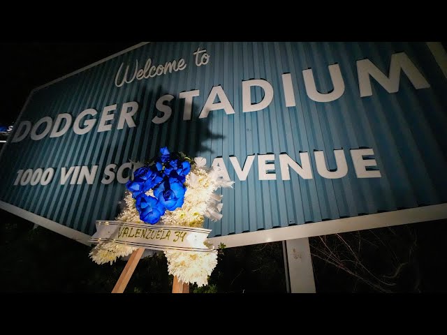 ⁣Aficionados Recuerdan a Fernando Valenzuela en el Dodger Stadium