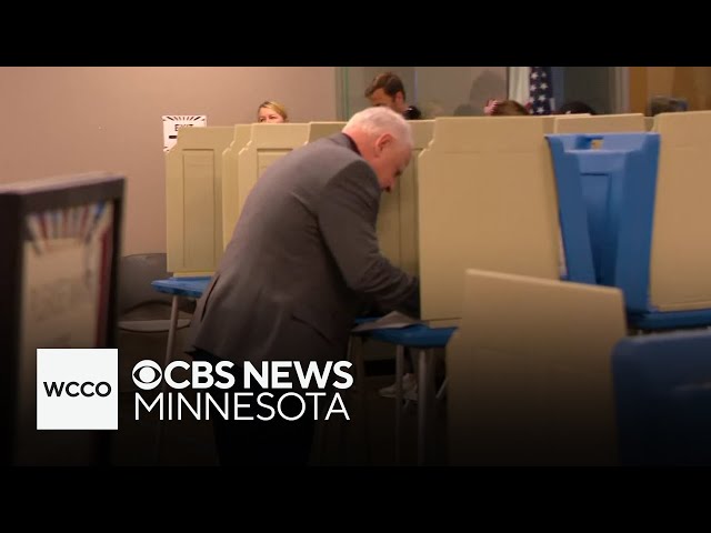 ⁣VP candidate Tim Walz casts early vote alongside family members in Minnesota