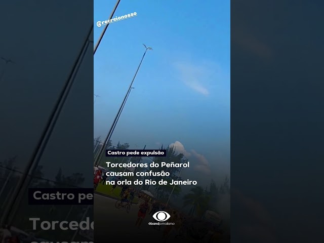 ⁣Torcedores do Peñarol causam confusão na orla do Rio de Janeiro #shorts