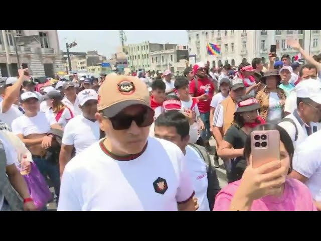 ⁣Paro nacional: Protestantes de diversos gremios se reúnen en la Plaza 2 de Mayo