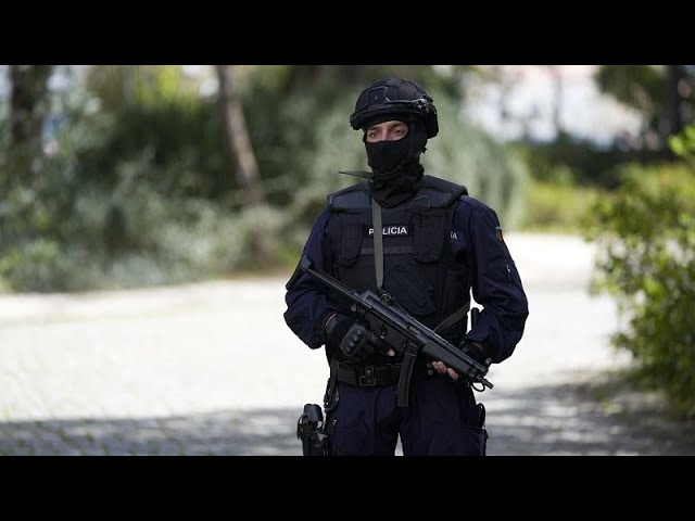 ⁣Lisbon sees second night of riots after police shot dead a man during arrest