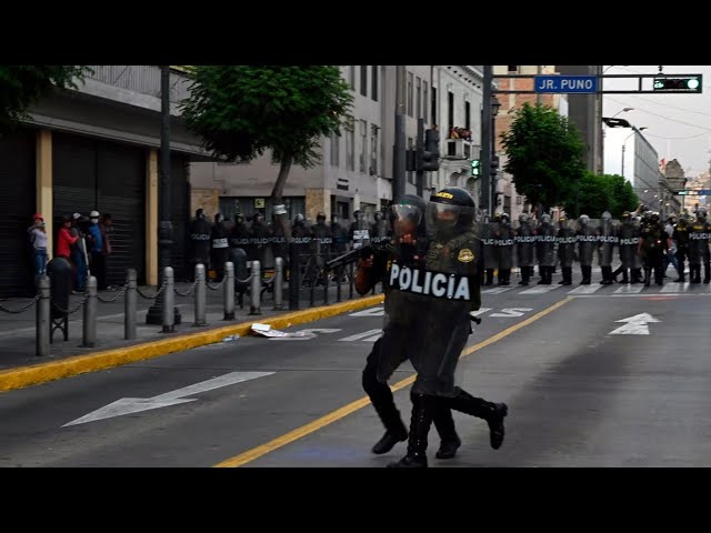 ⁣PNP resguarda la Av. Abancay ante las protestas frente al Congreso