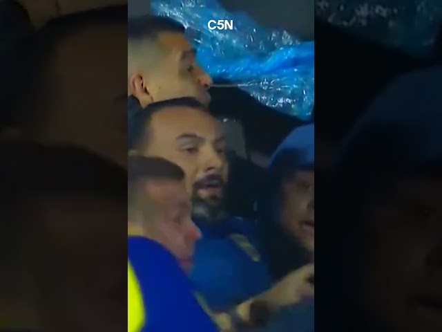 ⁣RIQUELME se METIÓ en la TRIBUNA y EVITÓ que se ENFRENTEN las HINCHADAS