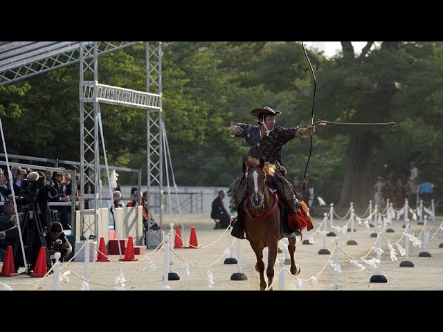 ⁣NO COMMENT: El tiro con arco 'yabusame' acapara la atención en un santuario japonés