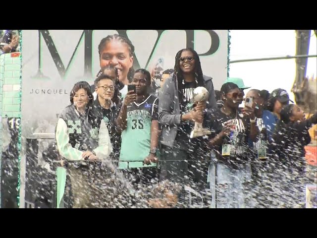 ⁣Parade in NYC for WNBA championship winners New York Liberty