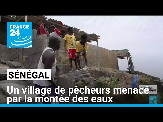 ⁣Sénégal : un village de pêcheurs menacé par la montée des eaux • FRANCE 24