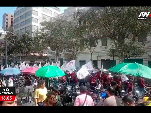 ⁣Grupos de manifestantes se congregan en Campo de Marte y Centro de Lima