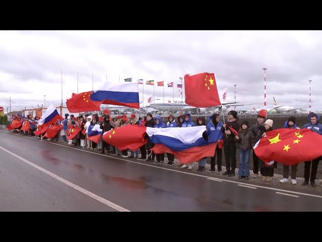 ⁣People line streets to bid warm farewell as Xi Jinping leaves Kazan