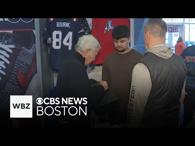 ⁣Robert Kraft meets with Patriots fans but doesn't address team's struggles