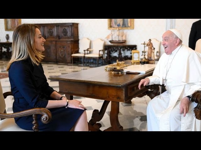 ⁣En visite au Vatican, Roberta Metsola a salué l'engagement pour la paix du pape François