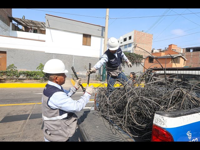 ⁣Surco retira más de 6 mil metros de cable en desuso