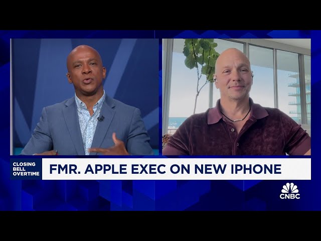 ⁣Apple's competition isn't other AI companies, its smart phone makers, says Fmr. Apple exec