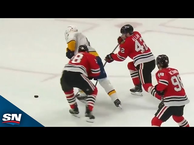 ⁣Predators' Filip Forsberg Bullies Through Blackhawks' Defence And Puts Moves On Petr Mráze