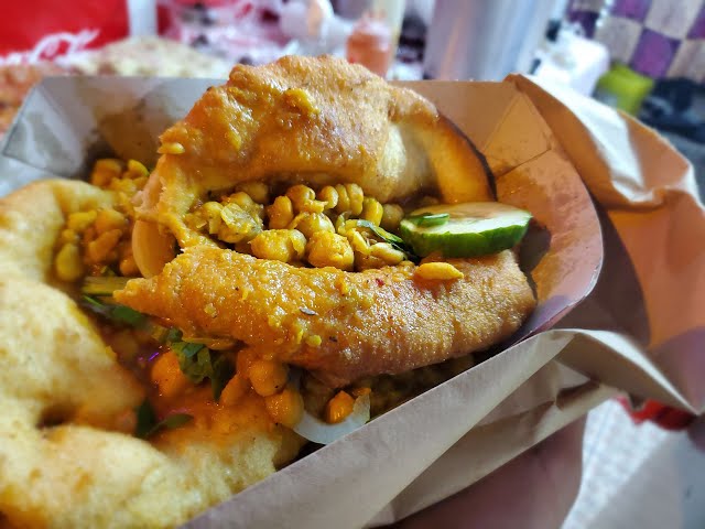 ⁣Chole Bhature At Divali Nagar