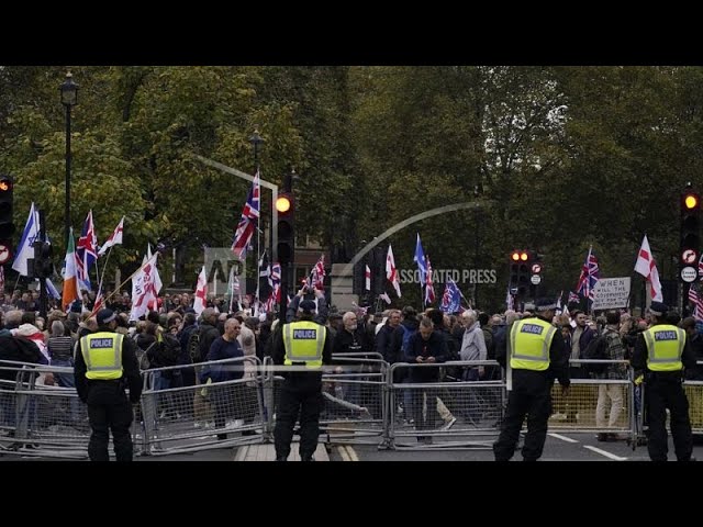 ⁣Supporters of far-right British figure rally as anti-racism demonstrators mount counter-protest