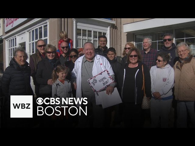 ⁣Community gathers to thank Walgreens pharmacist for 30 years of serving Weston after store closes