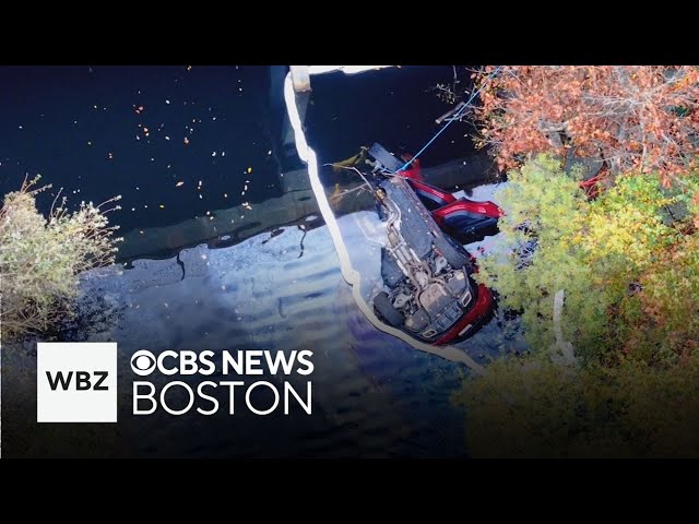 ⁣Police investigating after car and body found upside down in Wareham river