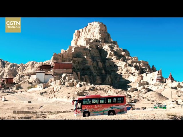 ⁣Admirez les paysages magnifiques de Ngari depuis l'autocar