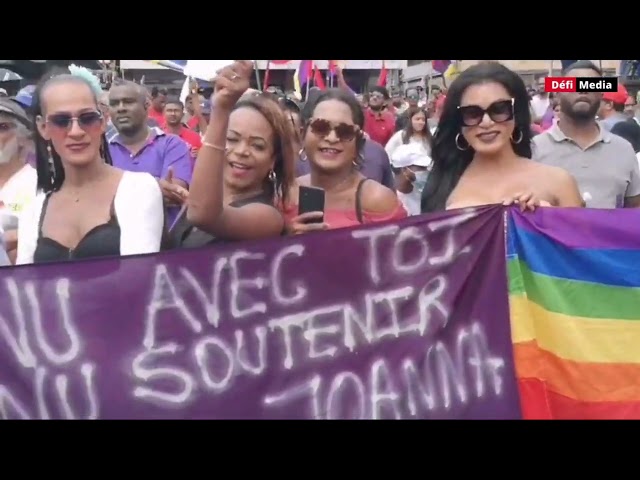 ⁣Meeting de l'Alliance du Changement:  des membres de la communauté LGBT apportent leur soutien