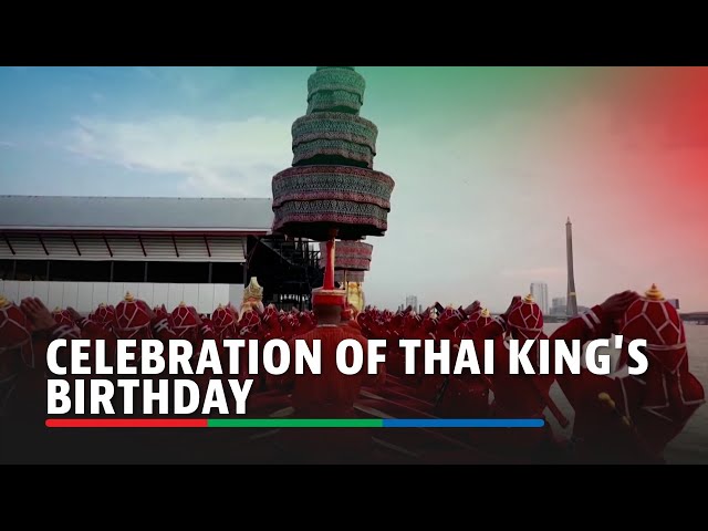 ⁣Thai king’s royal barge procession marks his 72nd birthday in Bangkok