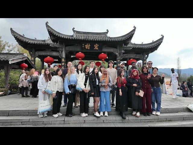 ⁣GLOBALink | Int'l students impressed by ancient village in China's Anhui