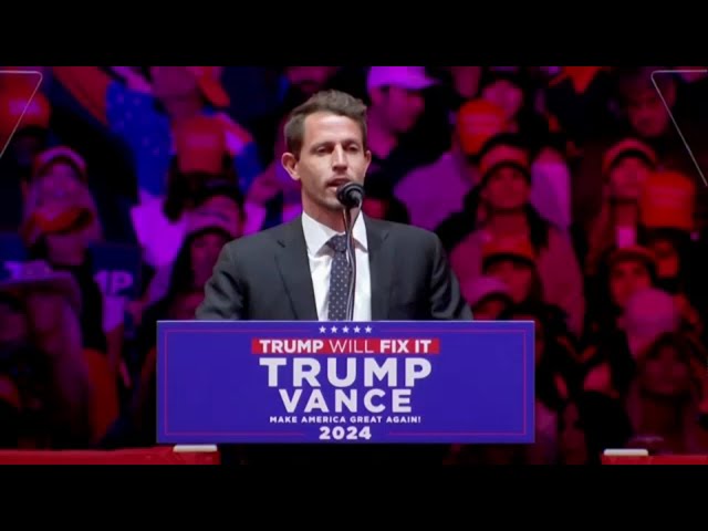 ⁣Tony Hinchcliffe calls Puerto Rico 'floating island of garbage' at Trump rally