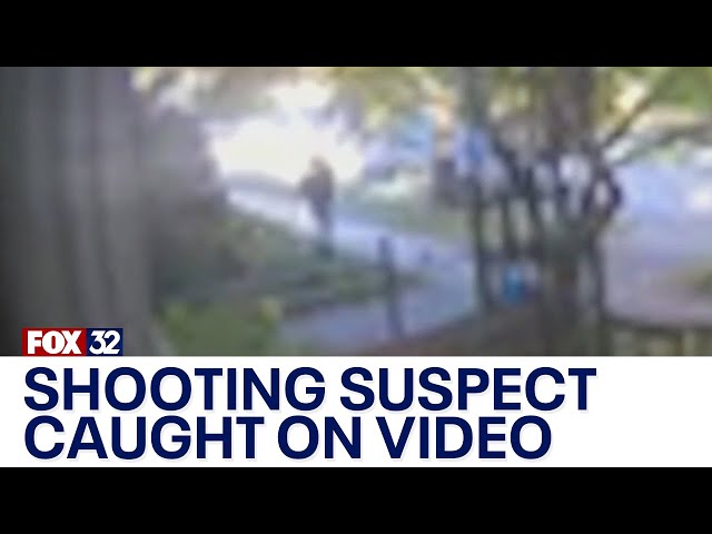 ⁣Video captures suspect firing shots in exchange of gunfire with Chicago police