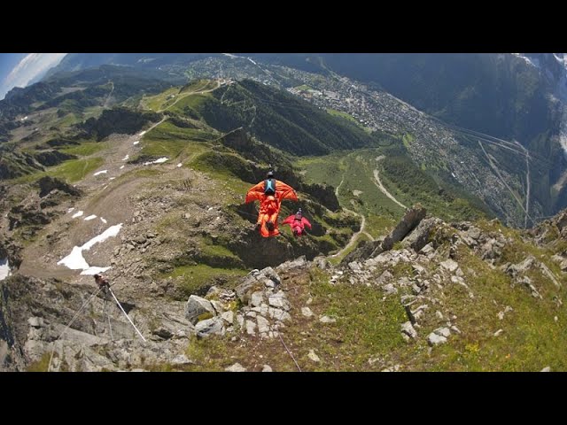 ⁣No Comment. Un wingsuit révolutionnaire repousse les limites du vol humain