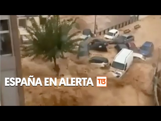 ⁣España en alerta por inundaciones Impactantes imágenes muestran caos por lluvias