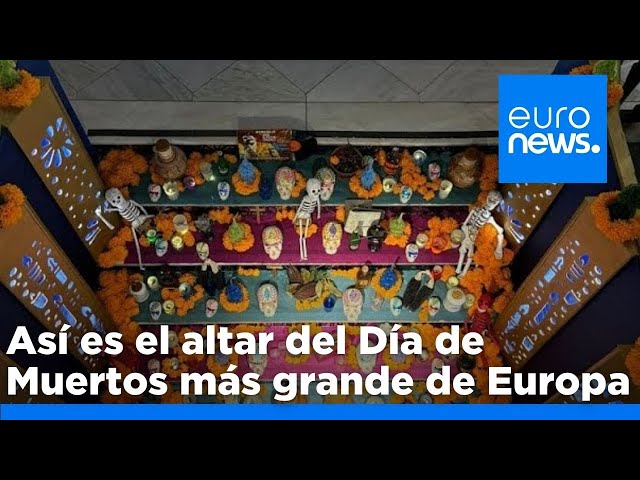 ⁣Así es el altar del Día de Muertos más grande de Europa, un homenaje al cine mexicano 