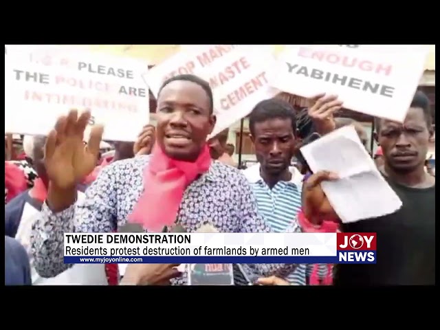 ⁣Twedie Demonstration: Residents protest destruction of farmlands by armed men. #JoyNews