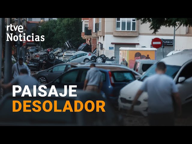 ⁣DANA: Municipios como ALFAFAR en VALENCIA, todavía INACCESIBLE con DECENAS DE COCHES APILADOS | RTVE