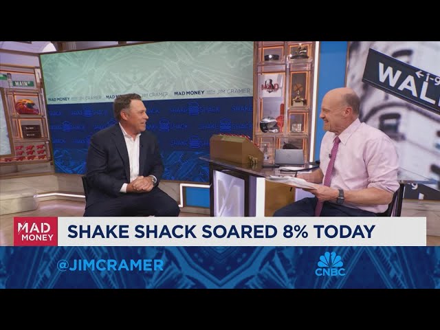 ⁣Shake Shack CEO Rob Lynch goes one-on-one with Jim Cramer