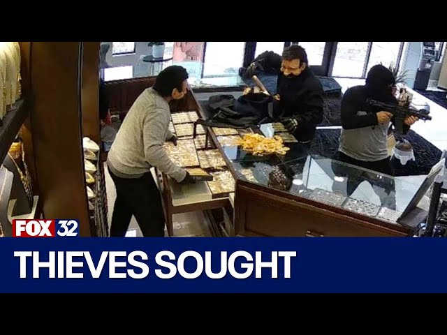 ⁣FBI Chicago offers $15K reward in tracking Halloween-masked thieves in jewelry store heists