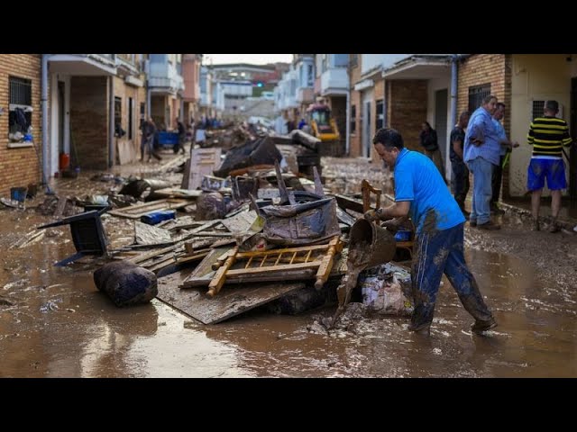 ⁣Inondations en Espagne: au moins 95 morts, trois jours de deuil national décrétés