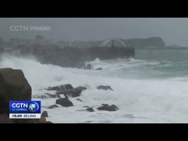 Le typhon Kong-rey touche terre sur la côte est de l'île de Taiwan